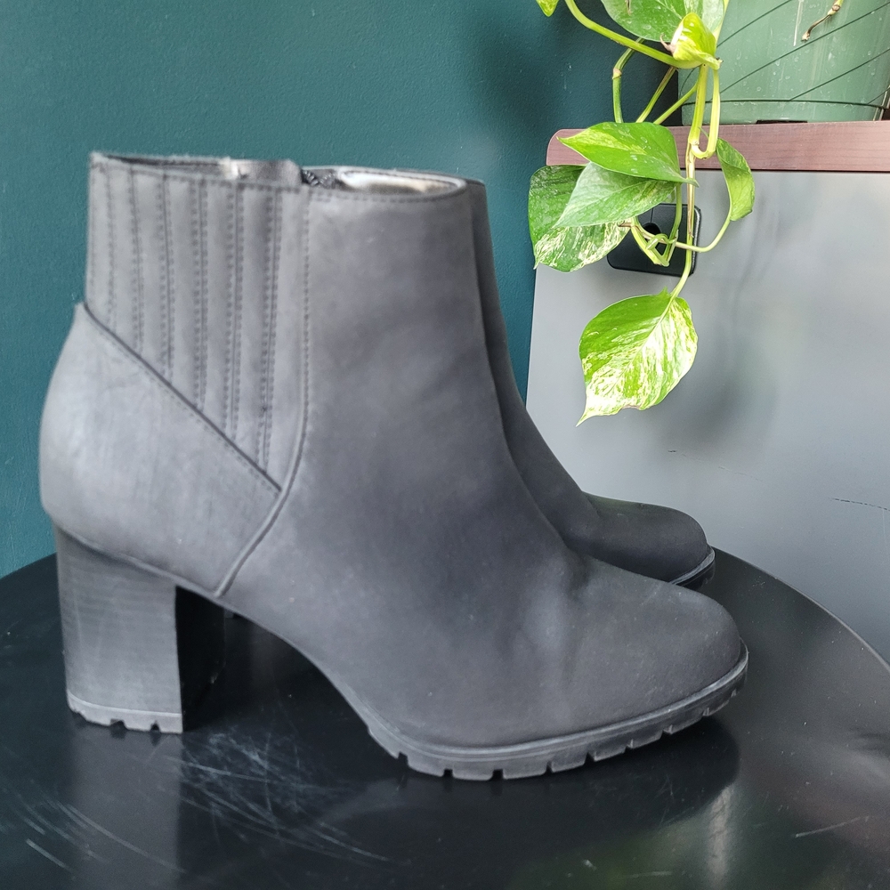 KELLY &‎ Katie 10 WIDE Black Ankle Chunky With Grippy Sole Boots